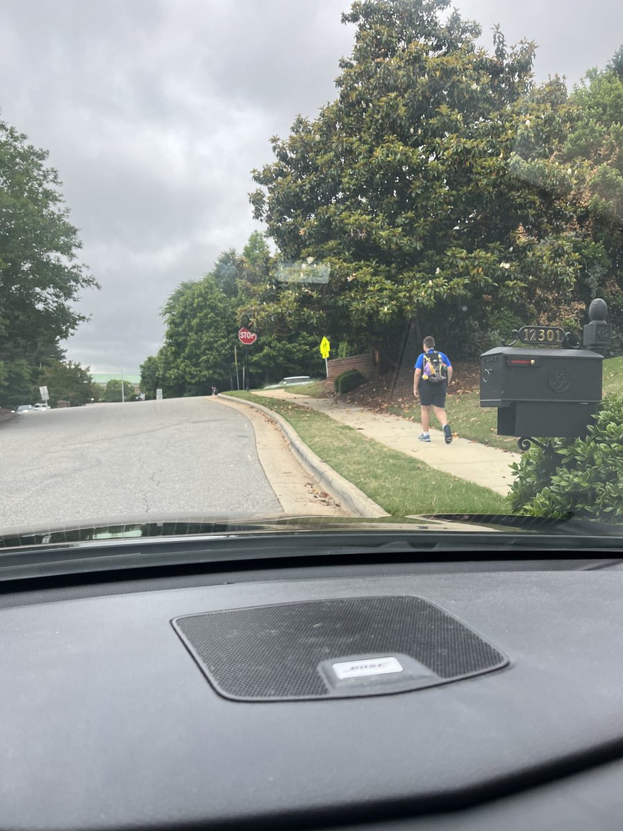 cameronpercy1's tweet photo. Dropping Ashton off to school. You can only hope to be able to pick him up cause there’s nothing stopping someone shooting him and his buddies. #usaproblems https://t.co/FzrZ4u8bZC