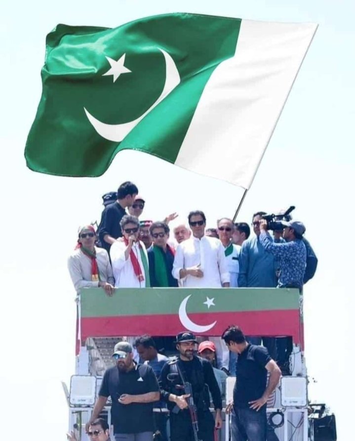 History will remember this Man for 
his unbelievable struggle!
#25thMay #LongMarch <a href="/ImranKhanPTI/">Imran Khan</a> 
♥♥♥