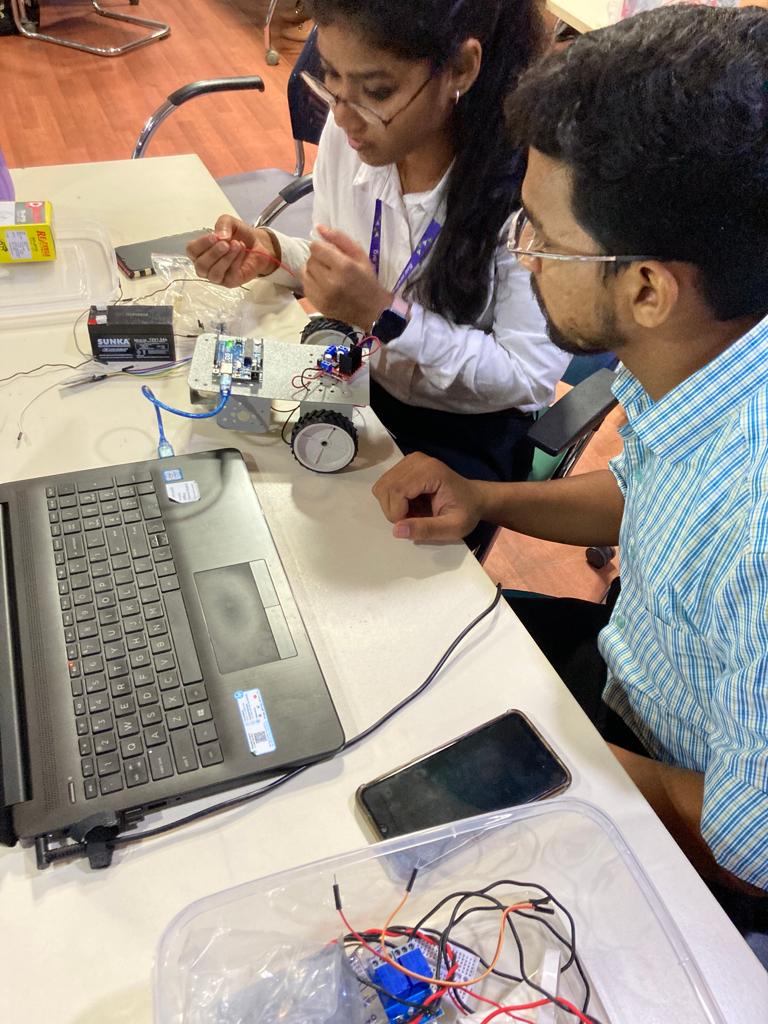 MumbaiIic's tweet photo. Robotics Workshop - Get insights into real-world challenges and learn how to develop robots which can solve these challenges using Innovation &amp; Design Thinking Approach on 28th April 2022 at Nirvana Room, WeSchool Mumbai.

@mhrd_innovation 
@abhayjere 
@mohitgambhir https://t.co/iYUteeCZKY