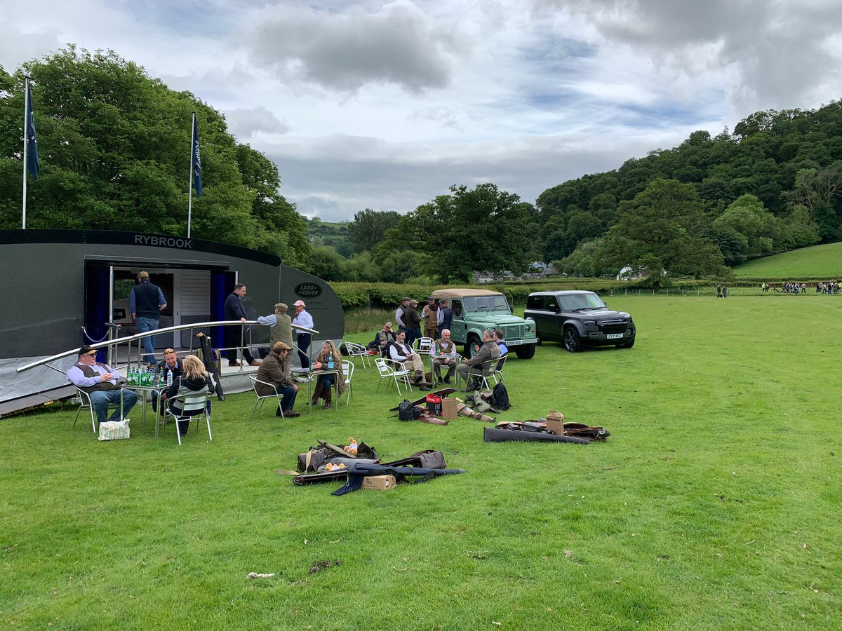 Teams enjoying a break between traps <a href="/TyGobaith/">Ty Gobaith</a> <a href="/welshfood/">Welsh Food</a> Bodnant Charity Shoot. 

Good to see people taking part and raising money for worth while causes.