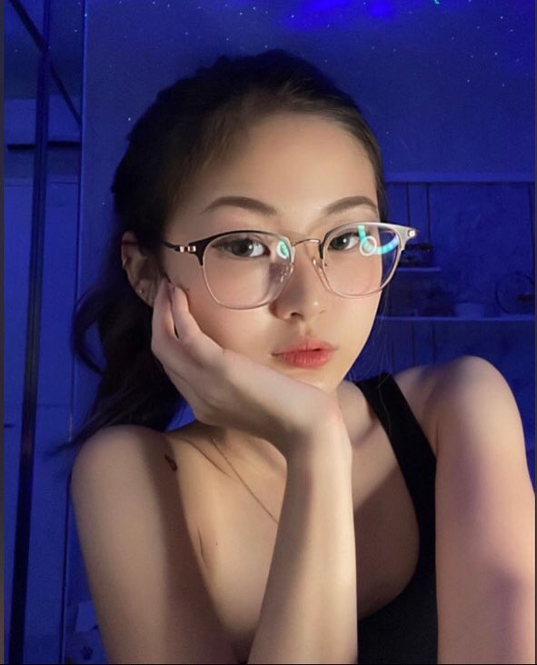 Criezelbueneve1's tweet image. Am i pretty? #alternewbie 🥰