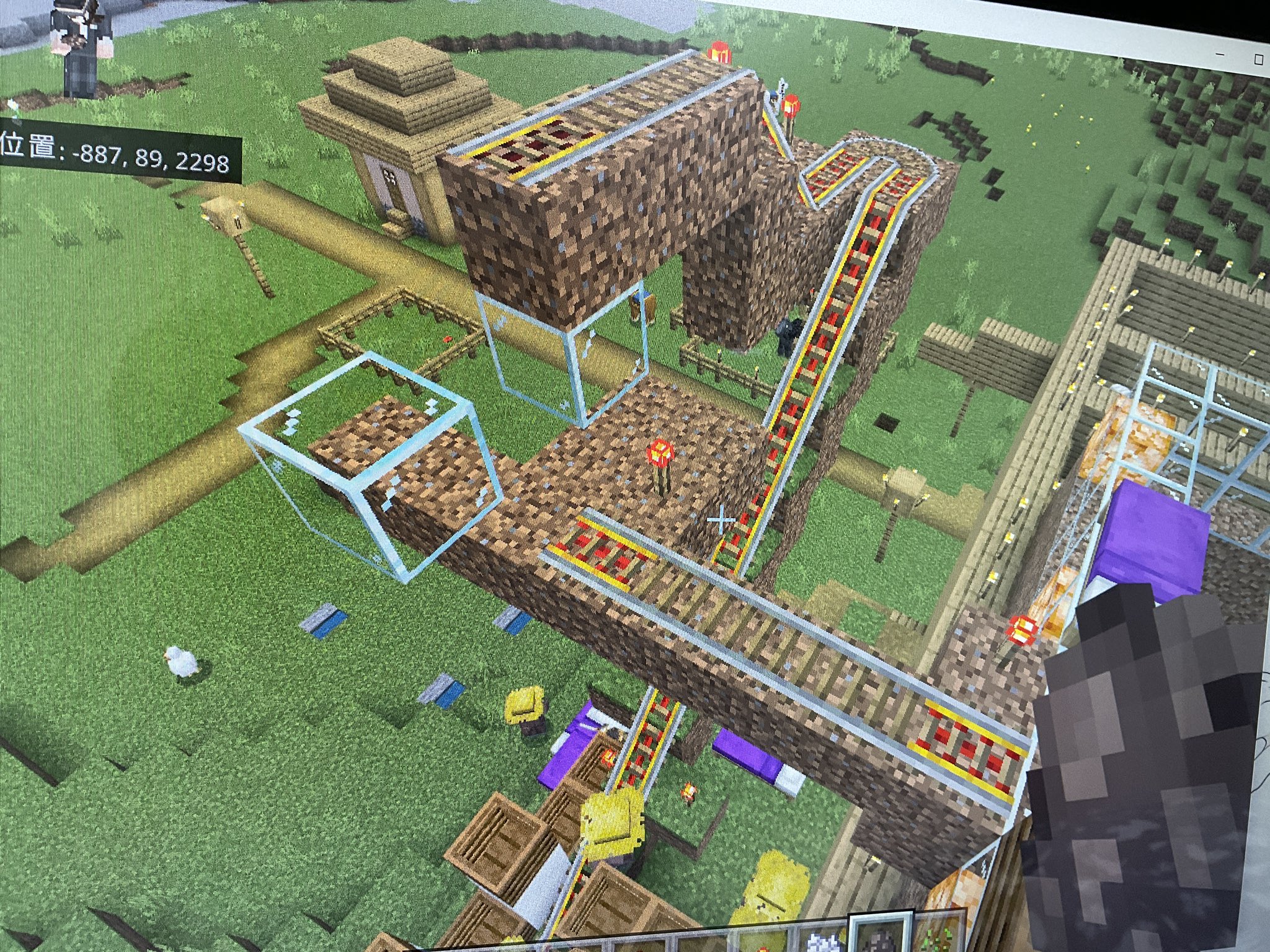 とめろう マイクラクリエイティブモード楽しい 一面広がる綺麗な花畑見つけて 気に入ったから拠点作った 敵が攻撃しないからレッドストーン回路落ち着いて作れてすごい楽 チートの力すげえ なんとなく仕組みがわかったから 後はサバイバルで実践だ