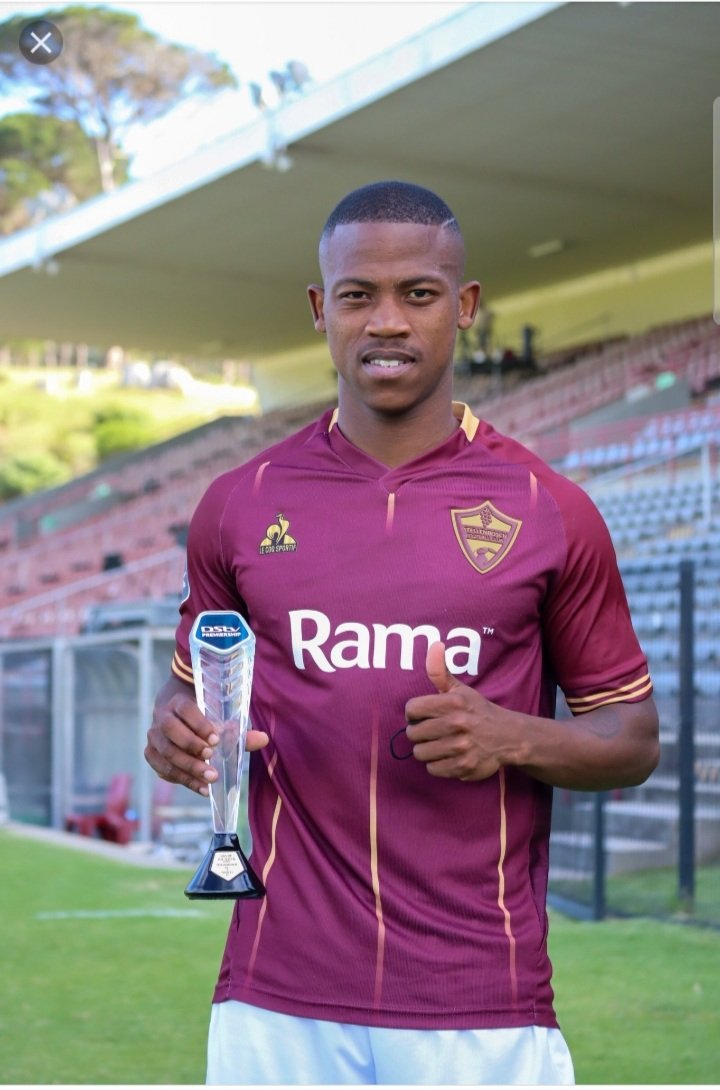 croco_mxo's tweet photo. #KaizerChiefs I hope this is not another online signing that never materializes..this boys explosive runs and Keagan Dolly passes could be deadly..Thank you to management if it's true @KaizerChiefs @kaizerm_jr https://t.co/rCiQQLifu8