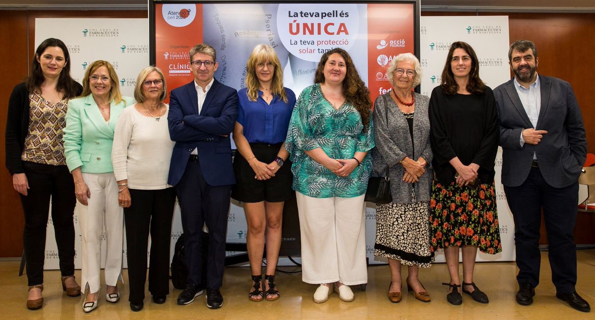 farmaceuticsbcn's tweet photo. 🆕En marxa la campanya #AtencióPell2022.
Farmacèutics i farmacèutiques de la província de Barcelona fomentaran una adequada protecció solar en pacients amb patologies dermatològiques que els fan més vulnerables al sol🌞.
 ℹ️ https://t.co/GHbGVW4i0Z https://t.co/zE4VSfLg3e