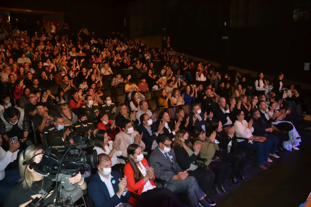 aguilarclaudiok's tweet photo. Junto a colegas municipales, participamos de la #VeladaPatria en conmemoración de la 212° #RevoluciónDeMayo, organizada en el Auditorium del Instituto Montoya. ¡Feliz Día de la Patria! #25DeMayo https://t.co/GJ8umStMDl