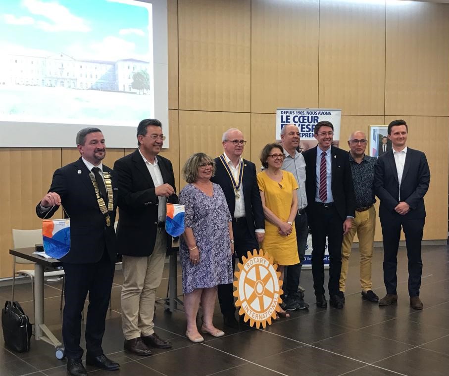 RCLyonCaluire's tweet photo. Création du Rotary Club Lyon-Caluire
https://t.co/41OPSDiHG8
@PhilippeCochet @LAMIKDO @villeCaluire https://t.co/5h4DRSEOyG
