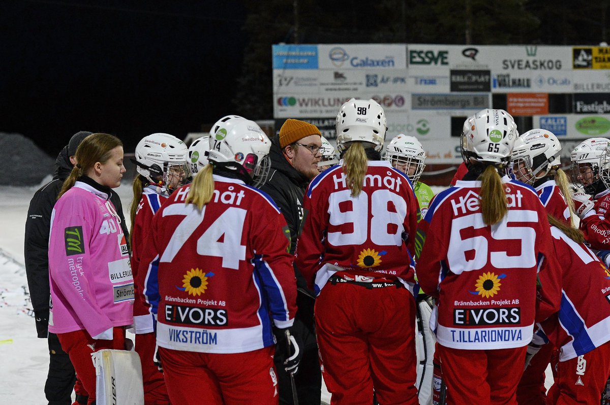 Då stänger jag detta kapitel som tränare för Kalix bandys damer för denna gång. Varit en otroligt rolig resa dessa tre år och jag  ångrar inte en sekund att jag tackade ja till att bli tränare. Men nu siktar jag mot nya mål till vintern. (Fortfarande på bandyplan 😉)