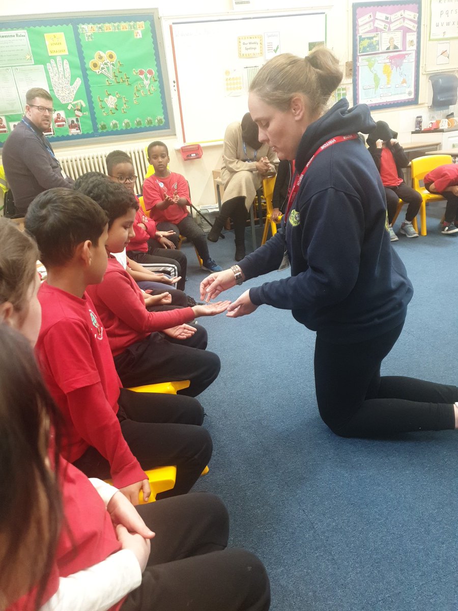 MrsShawMorgan1's tweet photo. If you stay perfectly still and look like a stick you probably won't get eaten! 
This lovely lady stick insect shares the same name as one of girls too 😊
#stickinsects #AnimalsTakeOver https://t.co/j654KySeCh