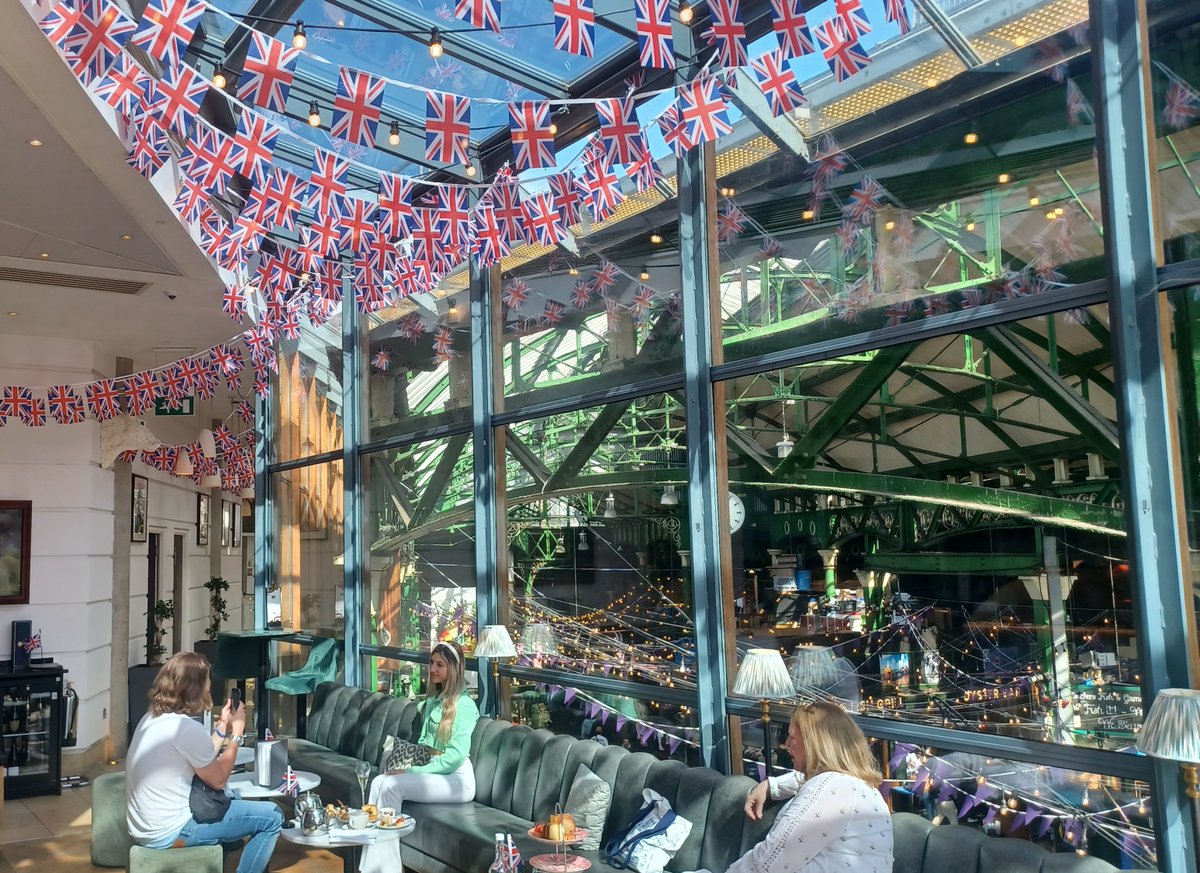 Phase 1 of our jubilee decorations are in place, phase 2 coming very soon.

Book now for breakfast, lunch or dinner over the bank holiday weekend and enjoy the Royal celebrations.

roast-restaurant.com
0203 3713 120

#jubileeweekend #bankholiday #londonbreakfast #sundayroast