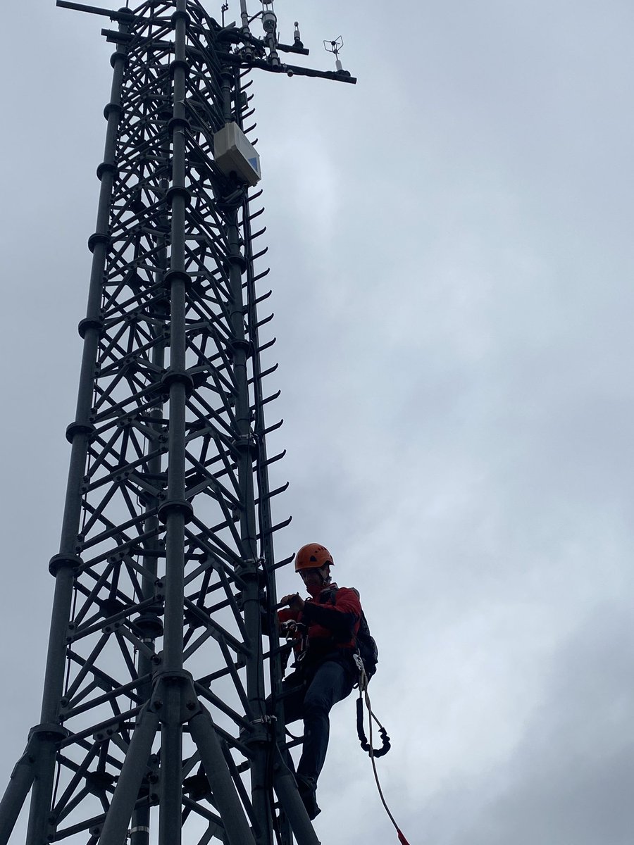 ThendMCR's tweet photo. Our new instruments have finally been installed on the Arsenal tower in Vienna! Ready to get some nice results about #CO2, #CH4 in Urban Environment @BokuEcology https://t.co/d9Xk4A6l7i