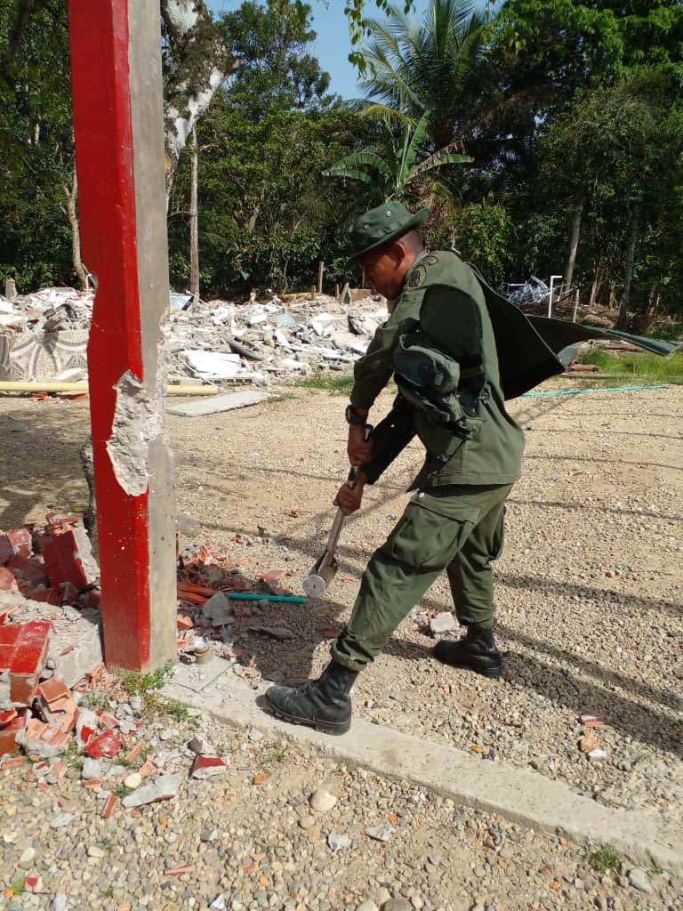 dhernandezlarez's tweet photo. Haremos polvo de todas las estructuras narcotraficantes en suelo venezolano con que tanto daño han causado  
a nuestro pueblo y con sus escombros repararemos las vías llenas de cráteres por los explosivos !! https://t.co/OIVE4TqkmD