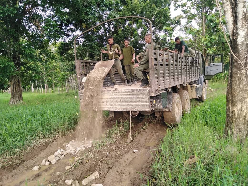 Haremos polvo de todas las estructuras narcotraficantes en suelo venezolano con que tanto daño han causado  
a nuestro pueblo y con sus escombros repararemos las vías llenas de cráteres por los explosivos !!
