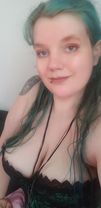 Profitez bien de votre journ&eacute;e.  Aujourd'hui c'est mes 28ans ! https://t.co/RSU3ynNqCw