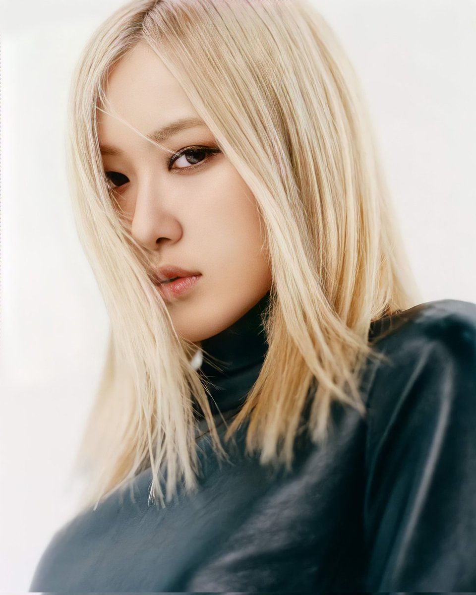 angelartistrose's tweet photo. "BLACKPINK is family forever.
I don't think it'll ever end."
                                   - ROSÉ 🌹💖

ROSÉ FOR ROLLING STONE
#ROSÉxRollingStone
#ROSÉ #로제 https://t.co/AotiB2BSLY