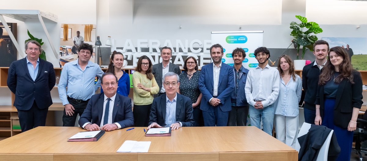 Rencontre passionnante entre <a href="/jpclamadieu/">Jean-Pierre Clamadieu</a> Président d’<a href="/ENGIEgroup/">ENGIE</a> et de la #FondationENGIE et les lauréats du concours de <a href="/LaFrancesengage/">La France s'engage</a> autour de <a href="/fhollande/">François Hollande</a>. La Fondation ENGIE partenaire de <a href="/LaFrancesengage/">La France s'engage</a> pour soutenir les initiatives innovantes, solidaires et responsables