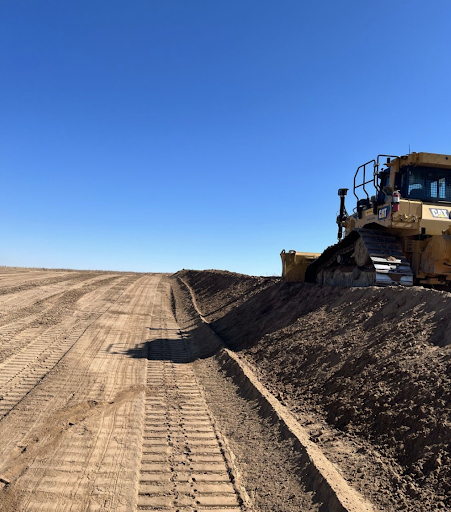 FortressDevSol's tweet photo. We love a clean line! Our reclamation team is always executing quality work.  
https://t.co/uATVeXR3mv 
#construction #reclamation #constructiondevelopment #heavyequipment #heavyequipmentoperator #constructionindustry https://t.co/6c9xhgLu6b