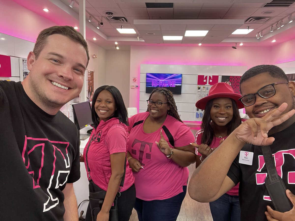 KTOE08's tweet photo. Thank you @ShakithaIke for the hospitality yesterday!! Looking forward to SLA dominating HSI! #GoodToGreat #GreatToBestInClass 

@C_Blanco89 @JaxMagenta @Riekeberg205 @chrisrobosoc1 @wwhiteheadiii https://t.co/7Jq7wxPv8D