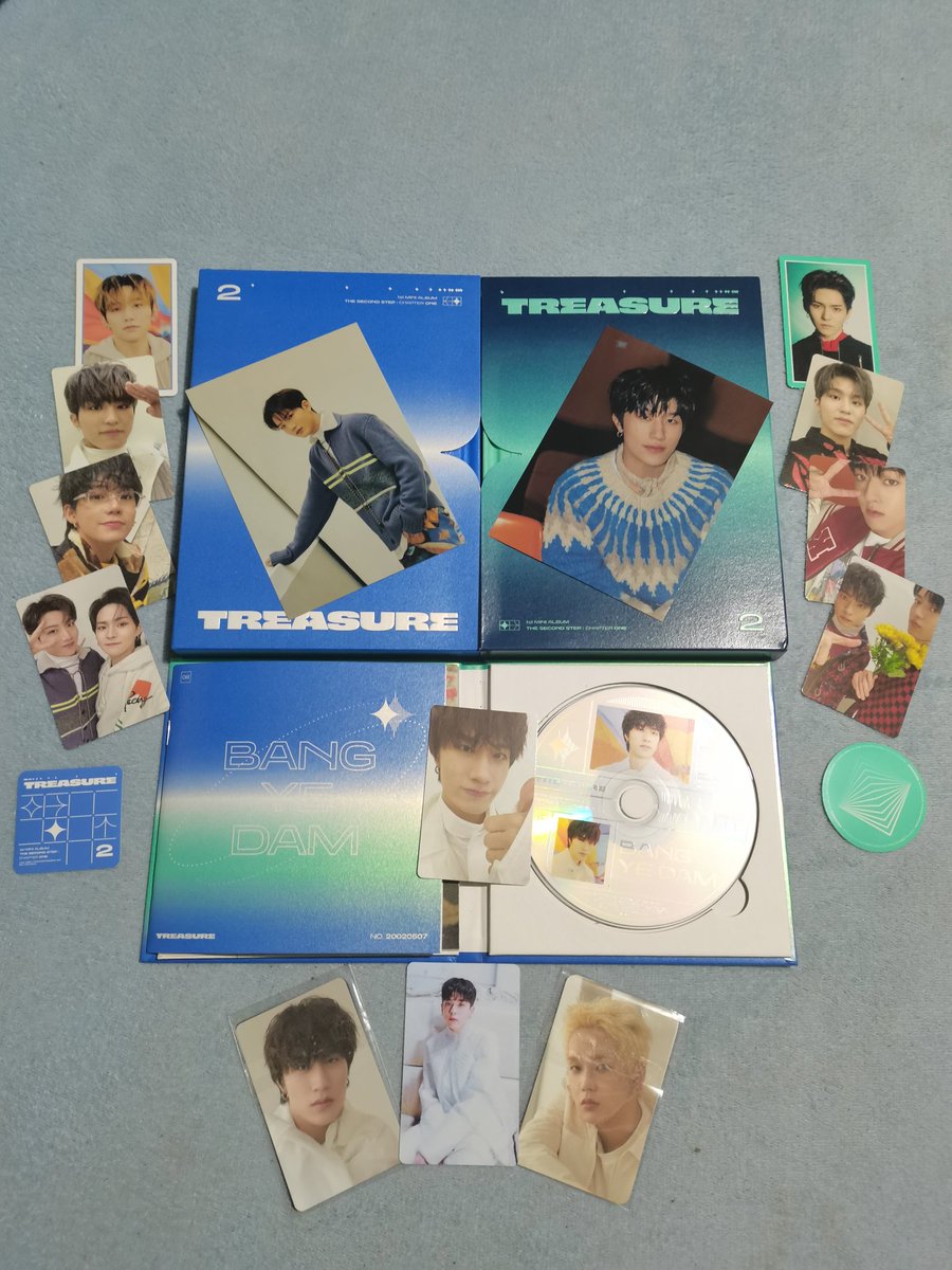 treasuredamiiii's tweet photo. I may be late for flexing my pulls on #TREASURE  1st MINI ALBUM THE SECOND STEP: CHAPTER ONE so here it is!

Grateful to unnie @icingsings for purchasing the 2 versions of photobook including my #BANGYEDAM digipack. 🤍🤍🤍

@treasuremembers https://t.co/xjD0kBuTwd