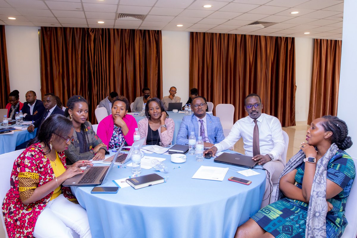 RwandaAgri's tweet photo. Hon. @Ngabitsinze also requested development partners and the private sector to increase their involvement and expand the programme and its sustainability, encouraging #farmers to participate through education and improved financial literacy for farmers. #Tekana https://t.co/3eYnnfprdI