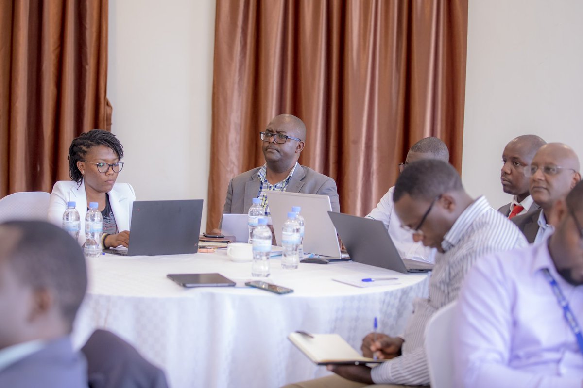 RwandaAgri's tweet photo. Hon. @Ngabitsinze also requested development partners and the private sector to increase their involvement and expand the programme and its sustainability, encouraging #farmers to participate through education and improved financial literacy for farmers. #Tekana https://t.co/3eYnnfprdI