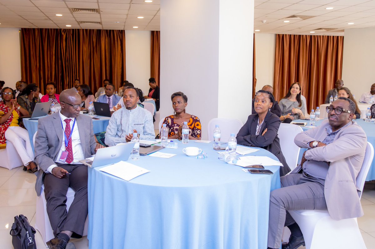RwandaAgri's tweet photo. Hon. @Ngabitsinze also requested development partners and the private sector to increase their involvement and expand the programme and its sustainability, encouraging #farmers to participate through education and improved financial literacy for farmers. #Tekana https://t.co/3eYnnfprdI