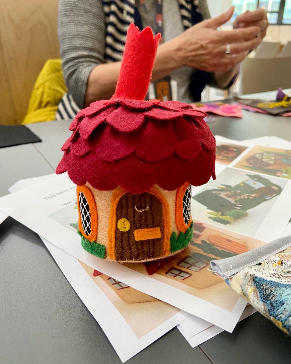 CitizensStitch's tweet photo. Our dainty dwellings are coming along nicely,some are already planning on making more! I love seeing the work the members of #Heydays! @LeedsPlayhouse produce,give them an idea and some inspiration &amp; they take off with it 🥰 #creativeengagement #creativeleeds #sewing  #embroidery https://t.co/TEdDrR0Bzb