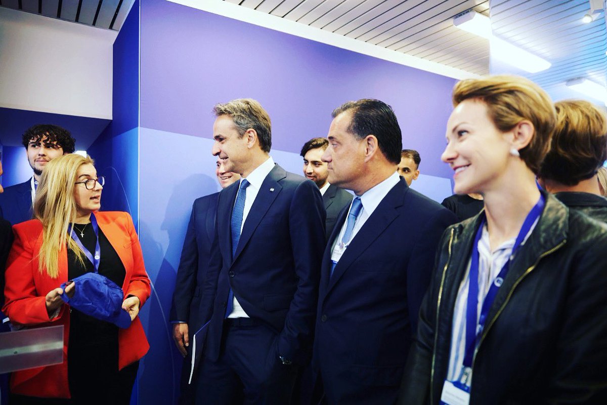 AdonisGeorgiadi's tweet photo. Ο @PrimeministerGR στο @DavosGR2022 . Ήταν η πρώτη φορά που η Ελλάδα είχε ξεχωριστή παρουσία εδώ. Το Υπουργείο μας δι��δραμάτισε κομβικό ρόλο στην δημιουργία του αλλά πολλά συγχαρητήρια ανήκουν στην κα Ειρήνη Βανταράκη και την ομάδα της. Τον Ιανουάριο θα είμαστε πάλι εδώ. https://t.co/pa6LqYMlfc