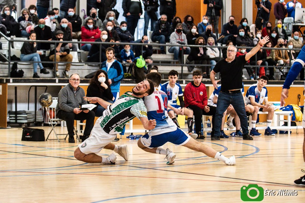 🔊 ÀUDIO #HotelSuís | Els rivals durant la lliga regular de l'<a href="/oargracia/">OAR Gràcia Sabadell</a> analitzen les opcions gracienques a les fases: grup difícil i la velocitat i les rotacions, la clau! 🤾🏻‍♂️

👨🏻‍🏫 <a href="/Jousandfun_MV/">Josep Morales</a>
👨🏻‍🏫 <a href="/spozo84/">Sergio Pozo</a>
👨🏻‍🏫 <a href="/magiserra/">Magi Serra</a>
👨🏻‍🏫 <a href="/rsalmurri/">Ramon Salmurri</a>

▶️ bit.ly/Hotel250522 [36:36]