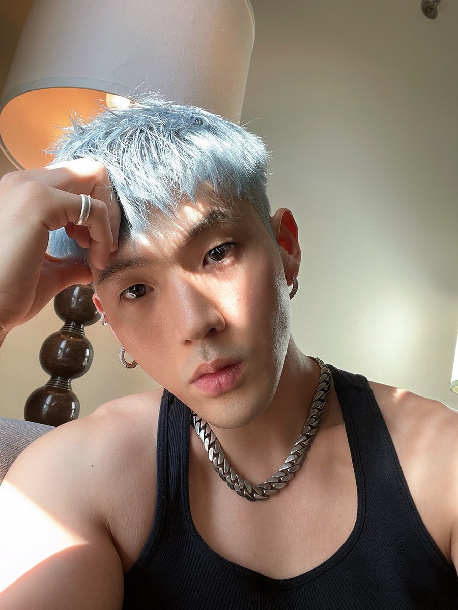 KARD_Official's tweet image. [#KARD]
잠시 후 10시 20분 Mnet &amp;lt;Be Mbitious(비 엠비셔스)&amp;gt;에 BM이 출연합니다!
HIDDEN KARD 여러분의 많은 시청 부탁드립니다❤

#KARD #BM
#카드 #비엠
#Mnet #BeMbitious #비엠비셔스