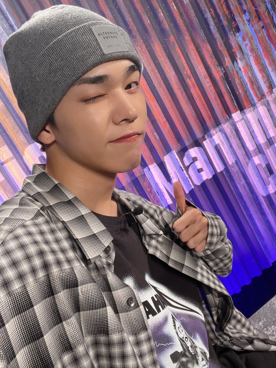 [#Lights_onair] 유토니가너무좋아답을알려줘어떻게해야할지,, 어떻게 해야할지 알려드립니다😎 #유 가 출연하는 'Mnet Be Mbitious' 본방사수하면 된다구요🔥 퓨즈들 잠시 후 10시 20분에 만나요❣️

#온앤오프 #ONF #U