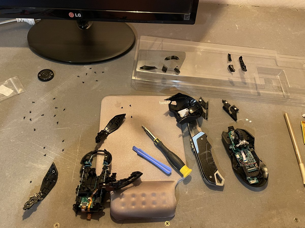 crackboat's tweet photo. Stupid design of some low grade gaming mouse.  A 5 mins task added up to more than 1 hour. https://t.co/voAaSa9iiw