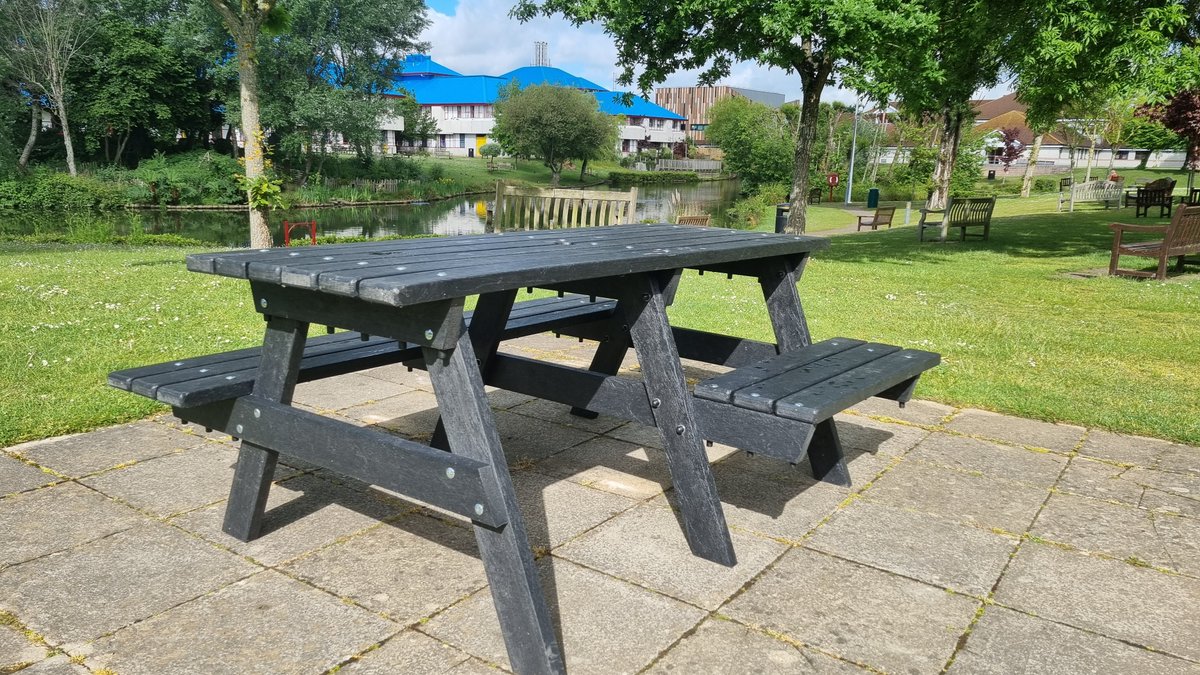 UHD_NHS's tweet photo. Have you spotted new benches by the lake? These have a space for a wheelchair user to sit at the table with their colleagues or loved ones.  Thank you to our estates team &amp; staff lottery committee for helping to fund and deliver these to help more people enjoy our green space.🌿 https://t.co/hBwrb35bXV