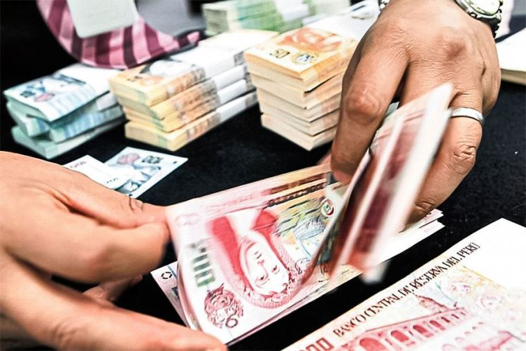 DiarioElPeruano's tweet photo. 🗞🗞 Gobierno promulgó la ley que permite retirar el 100% de la Compensación por Tiempo de Servicios (CTS) hasta el 2023.

👉 https://t.co/eMNH6DpFmC https://t.co/1l3HLo6j74