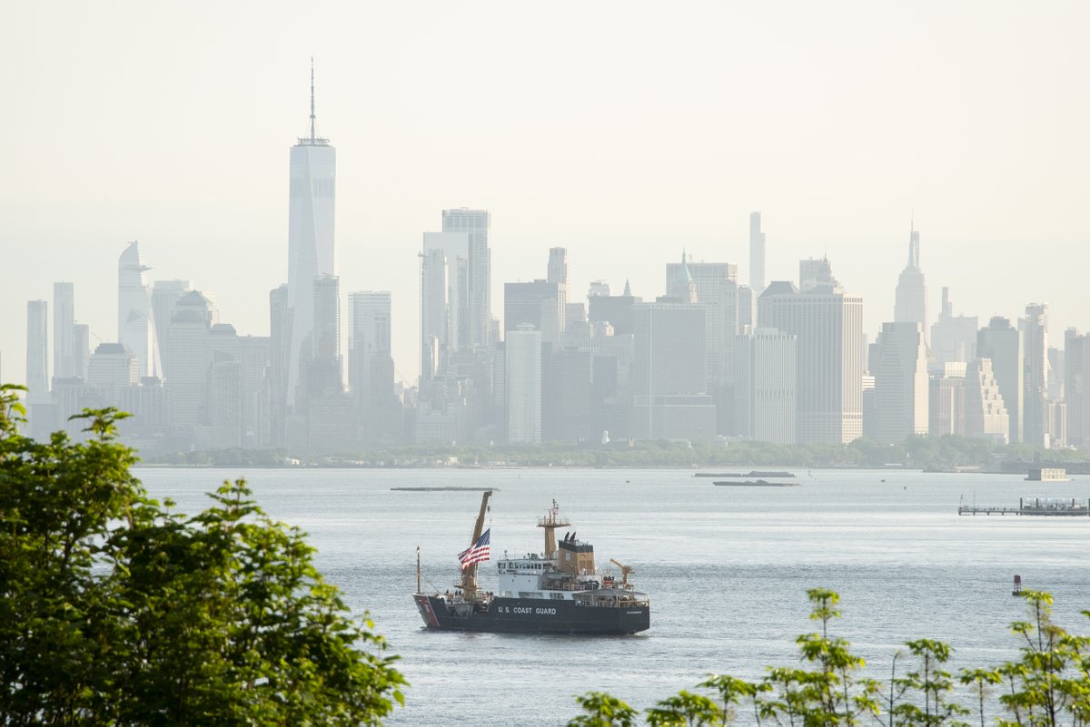 USCG_Tri_State's tweet photo. Fleet Week is officially underway! Did you see the Parade of Ships this morning? @USCG @USNavy and @USMC arrived in style on various ships and cutters through the narrows into #NewYork harbor. Check back here and @FleetWeekNYC for more coverage! #FleetWeek #NYCFleetWeek https://t.co/AryZ3DHsBr