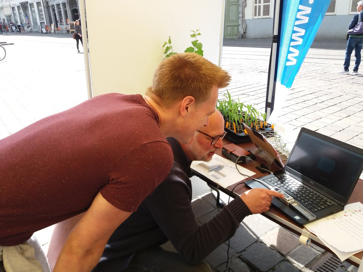 NSFCMN's tweet photo. Even on Fascination of Plants Day (@PlantDay18May)  organised by @VIBLifeSciences and @ugent, specifically, @PSB_VIB and @BioenergyVIB with support by @NSFCMN you cannot avoid fascination of people with @nanopore technology and how beautiful these bio-pores are :) #nomnomsequence https://t.co/9sMVeuuNgJ