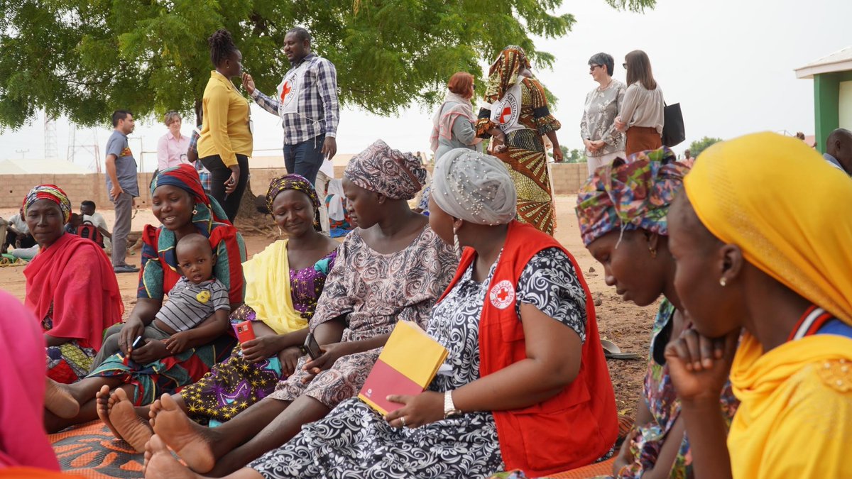 SwissHumAidUnit's tweet photo. We travelled with the #ICRC to Yola in Northeast of #Nigeria. We witnessed the tragedy of conflict-induced displacement, hunger and poverty. 

Impressed by the commitment of @ICRC_Nigeria teams, operating in very difficult conditions.

📷@ICRC_Nigeria https://t.co/4YoAmGqYdc