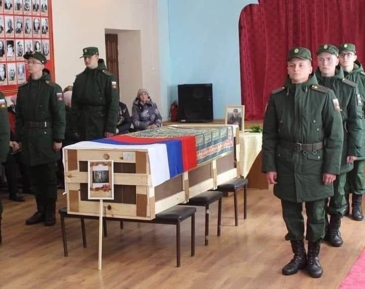 AndrejStraka's tweet photo. @mfa_russia @MinkultRu @RussiaUN @RusMission_EU @RF_OSCE @unesco_russia @UNESCOEU On photo is:

a) Russian nuclear submarine
b) Box of smuggled mandarins from Spain
c) A Fundraise chest of a fallen Russian hero https://t.co/M4QECw70B1