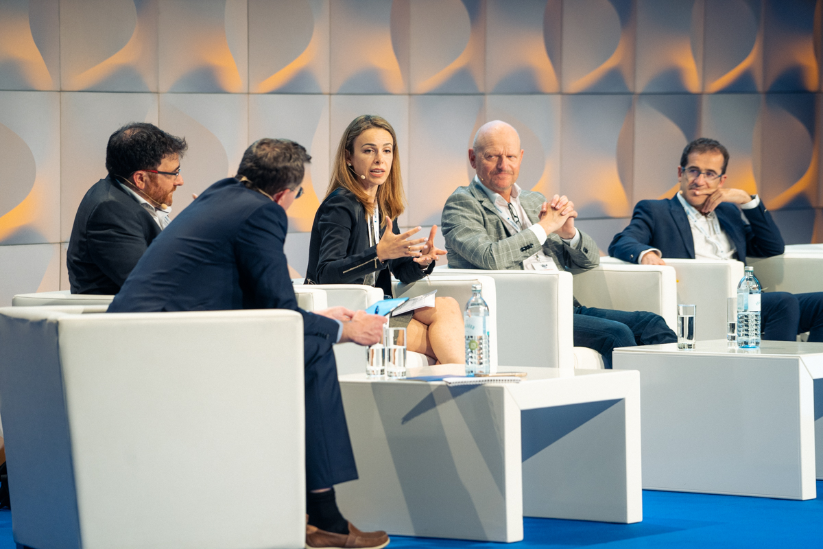 FTTHCouncilEU's tweet photo. With always more operations moving to #cloud, panelists in Conference room 1 are exploring the business approaches and future perspectives in view of increased data flows, and the role of cloud infrastructure in fostering #connectivity and access to #digital services
#FTTH22 https://t.co/WAbZuIPoge
