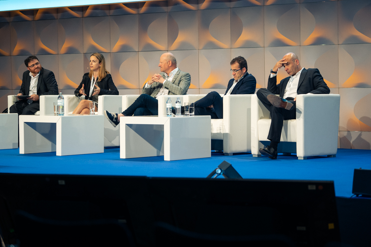 FTTHCouncilEU's tweet photo. With always more operations moving to #cloud, panelists in Conference room 1 are exploring the business approaches and future perspectives in view of increased data flows, and the role of cloud infrastructure in fostering #connectivity and access to #digital services
#FTTH22 https://t.co/WAbZuIPoge