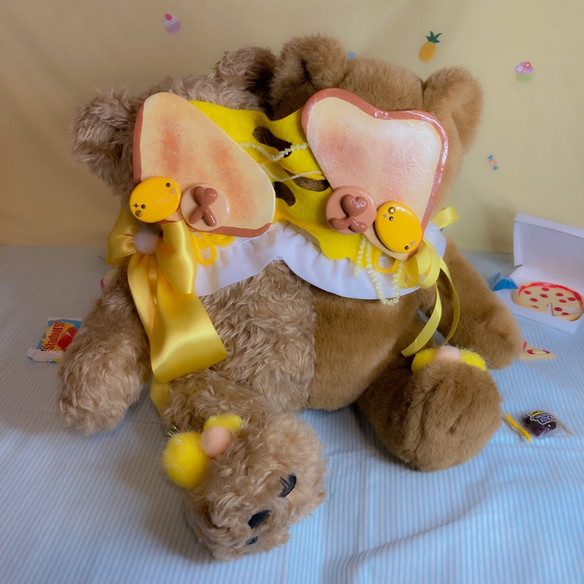 LazySpaceArtist's tweet image. Both these cuties will be up for bid on my Etsy starting today until the 28th! Tonkatsu, the ramen frog head starts at $225, while Colby and Jack, start at $250! Link to my eBay is in my bio! 😋💕

#clayfaceplush