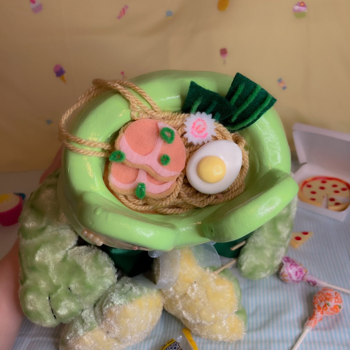 LazySpaceArtist's tweet image. Both these cuties will be up for bid on my Etsy starting today until the 28th! Tonkatsu, the ramen frog head starts at $225, while Colby and Jack, start at $250! Link to my eBay is in my bio! 😋💕

#clayfaceplush