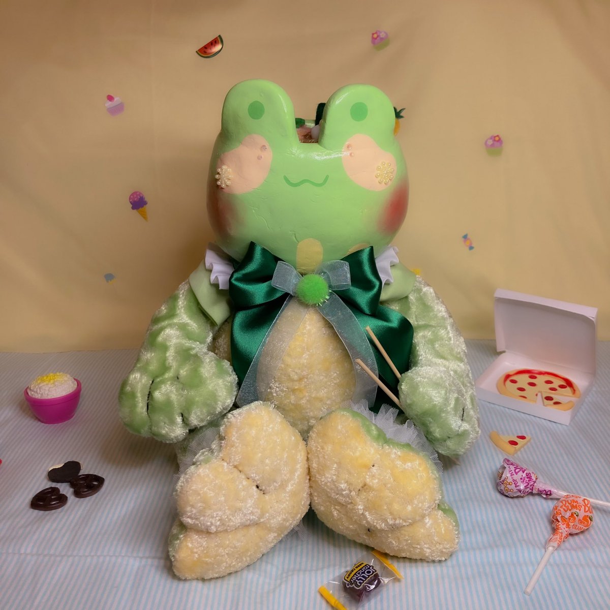 LazySpaceArtist's tweet image. Both these cuties will be up for bid on my Etsy starting today until the 28th! Tonkatsu, the ramen frog head starts at $225, while Colby and Jack, start at $250! Link to my eBay is in my bio! 😋💕

#clayfaceplush