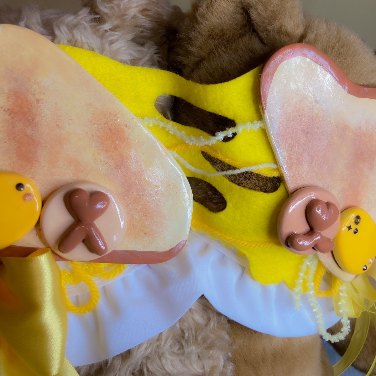 LazySpaceArtist's tweet image. Both these cuties will be up for bid on my Etsy starting today until the 28th! Tonkatsu, the ramen frog head starts at $225, while Colby and Jack, start at $250! Link to my eBay is in my bio! 😋💕

#clayfaceplush