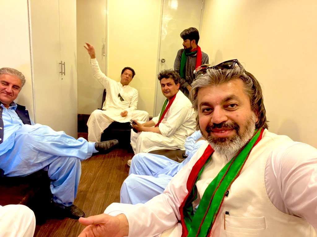 Ali_MuhammadPTI's tweet photo. Azadi Container  at Attock Bridge now
Haqeeqi Azadi March 

#امپورٹڈ_حکومت_نامنظور https://t.co/SipnsPsNZ4