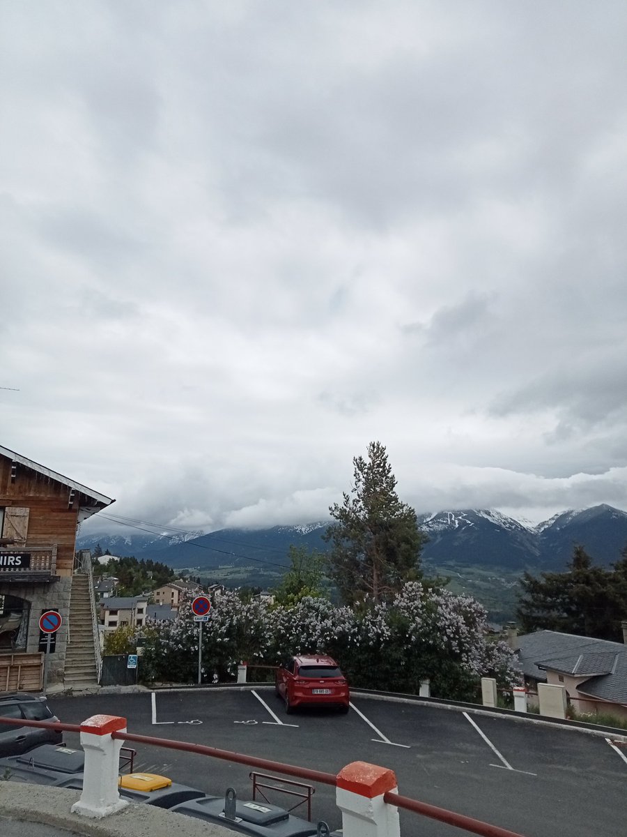 <a href="/acrymac/">Le poiteur</a> #pyrenees #design #nature #solidsurface #architecture #beauty #corian #krion #hanex