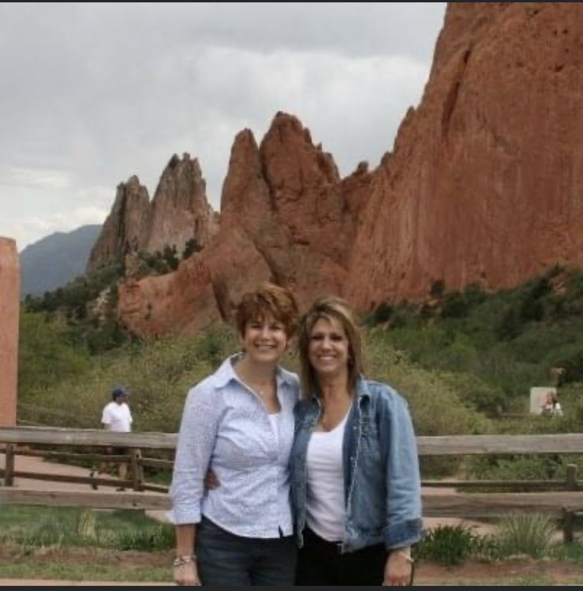 NotThisTime2020's tweet photo. @fred_guttenberg @KathySheldrake @po_murray @NewtownAction @davidhogg111 @Alyssa_Milano @SpeakerPelosi @SenSchumer @RepJerryNadler @SenatorDurbin @SenBlumenthal @ChrisMurphyCT My best friend on the right; her sister Donna on the left. Gunned down in a bank robbery. https://t.co/sY7t32RAZD
