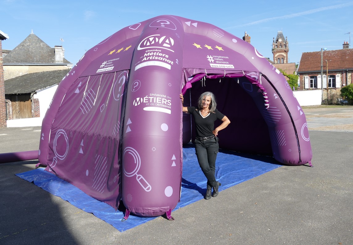 AirEtVolume's tweet photo. Air et Volume fabrique vos Stands Gonflables !

La tente gonflable vous permet d'installer un stand éphémère très facilement pour vos animations marketing. 

📐 Une structure entièrement personnalisable : couleurs, dimensions, formes... selon vos besoins.

#madeinFrance https://t.co/yf3JirbKqH