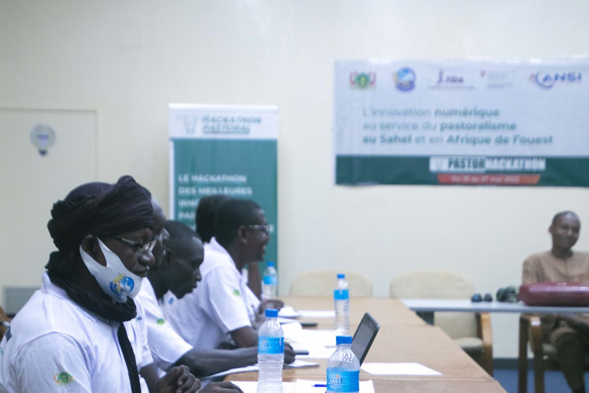 😍Ils ont commencé!
Retour en images sur le lancement des #Hackingdays à la cité de l'innovation <a href="/CodeLoccol/">CodeLoccol</a>💻.
Pendant 48h nos candidats continueront le développement de leurs projets aux côtés des experts mis à leurs dispositions.
#Pastoralisme
#Hackathon 
#Pastorhackathon2022
