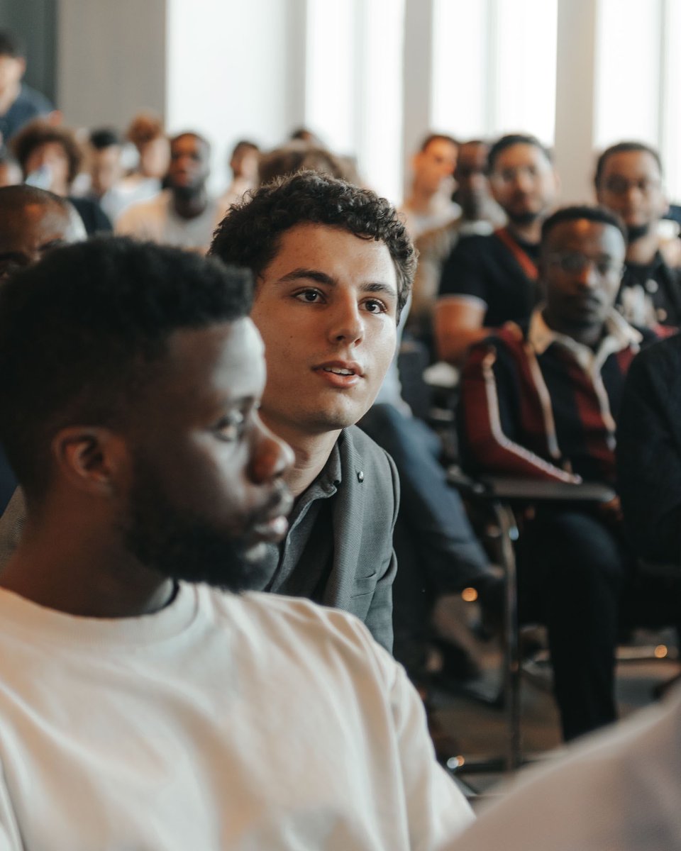 YChangeMaker's tweet image. Retour en image sur la conférence Young Change Maker avec @Isha_officiel et @BadSambague dans les bureaux de @Freshfields à Bruxelles. 🇧🇪