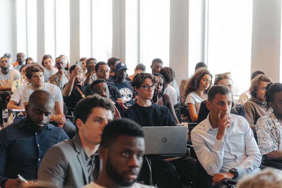 YChangeMaker's tweet image. Retour en image sur la conférence Young Change Maker avec @Isha_officiel et @BadSambague dans les bureaux de @Freshfields à Bruxelles. 🇧🇪
